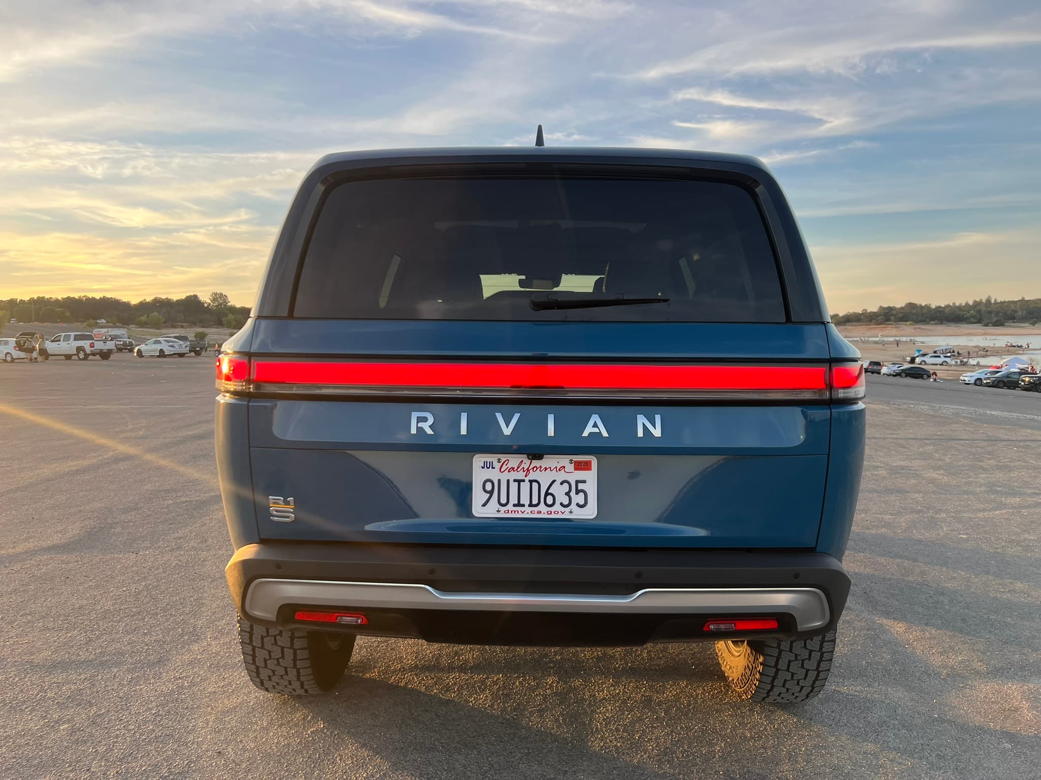 Rivian R1S image 8