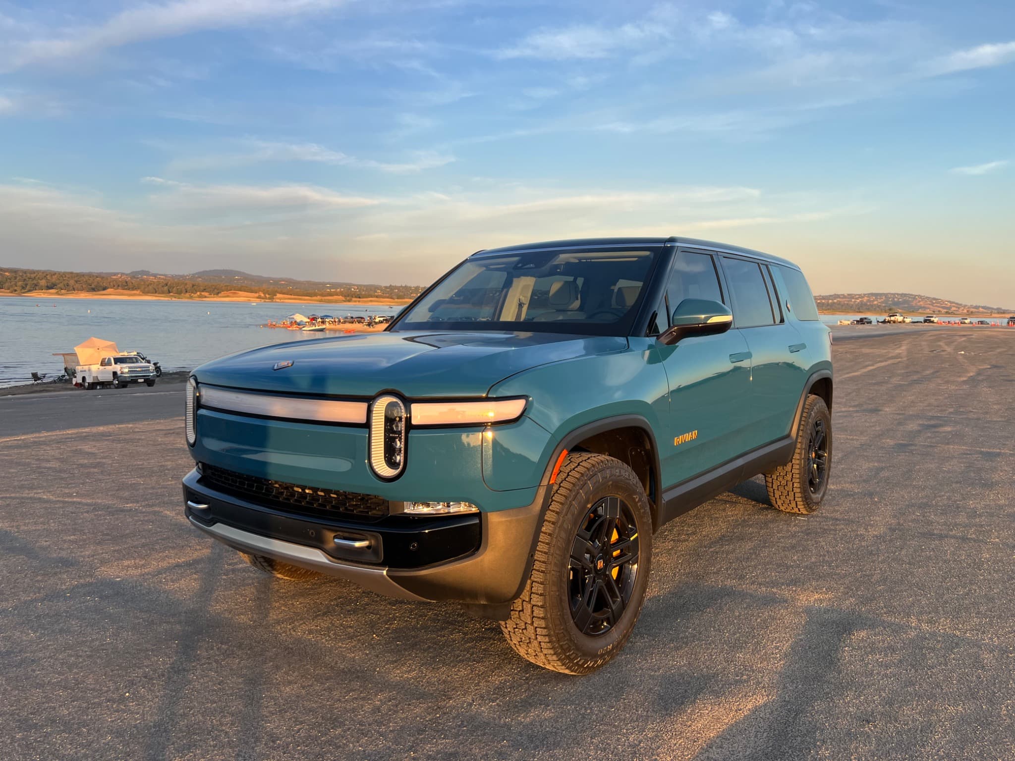 Rivian R1S